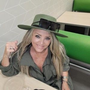 Meet your Posher, Dolly